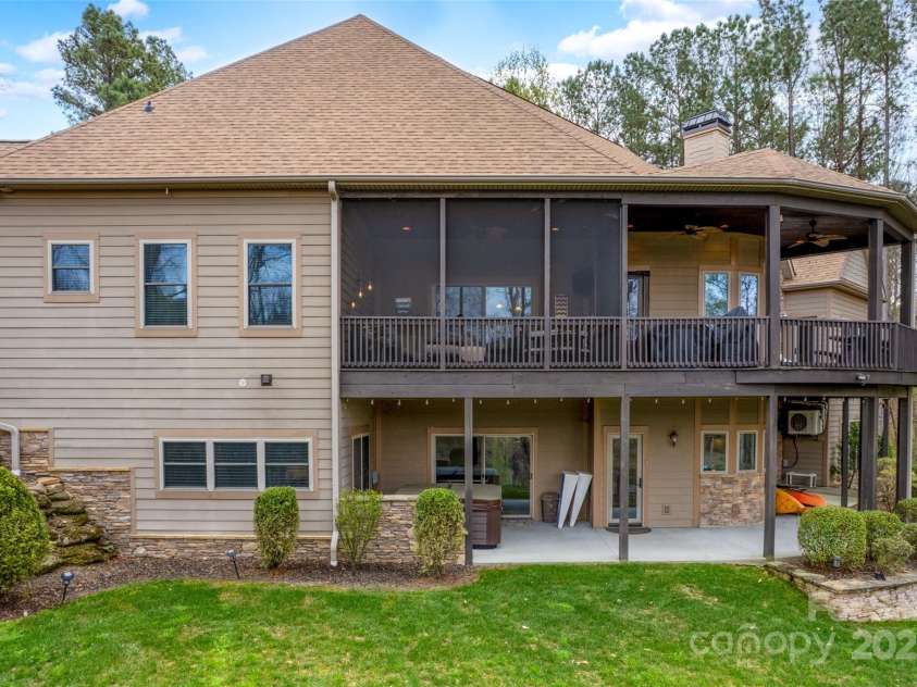 135 Frostcliff Lane, Mooresville, NC 28117.  MLS# CAR4240734, YatesRealty ID 18049. 