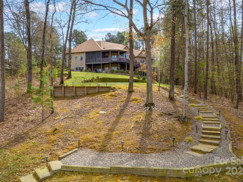 135 Frostcliff Lane, Mooresville, NC 28117.  MLS# CAR4240734, YatesRealty ID 18049. 