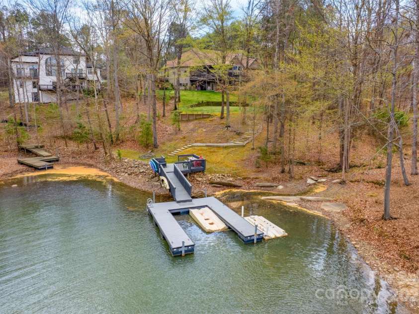 135 Frostcliff Lane, Mooresville, NC 28117.  MLS# CAR4240734, YatesRealty ID 18049. 