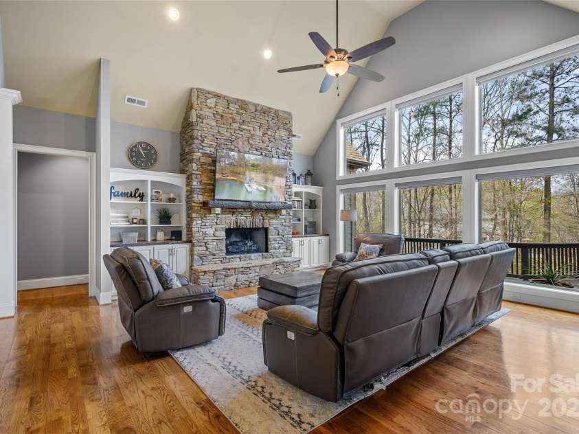 135 Frostcliff Lane, Mooresville, NC 28117.  MLS# CAR4240734, YatesRealty ID 18049. 