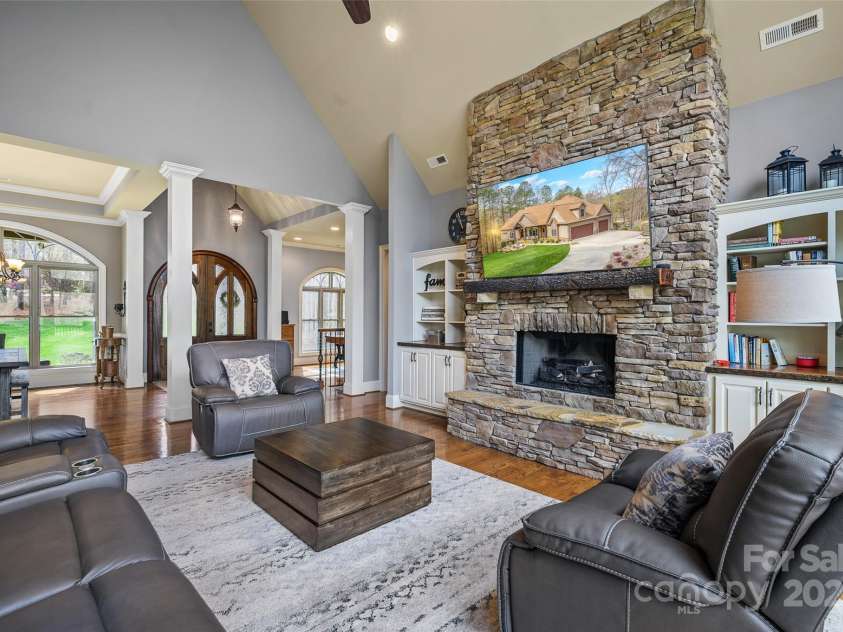 135 Frostcliff Lane, Mooresville, NC 28117.  MLS# CAR4240734, YatesRealty ID 18049. 