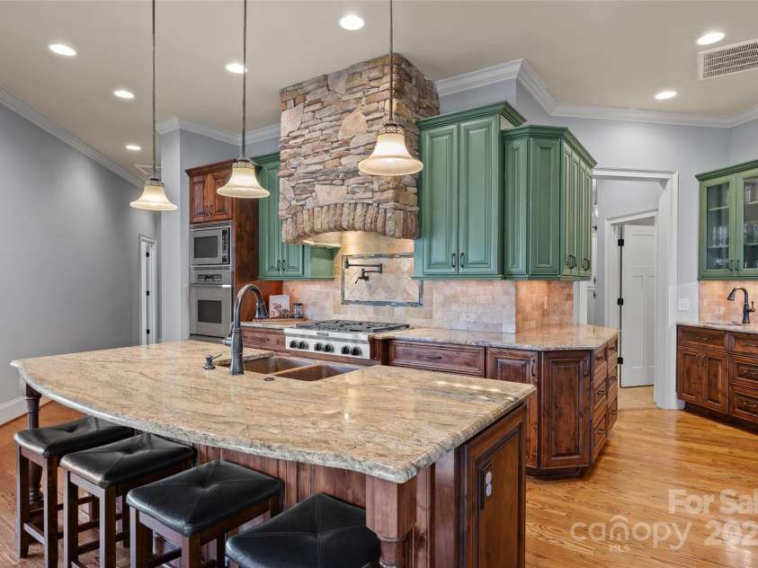 135 Frostcliff Lane, Mooresville, NC 28117.  MLS# CAR4240734, YatesRealty ID 18049. 