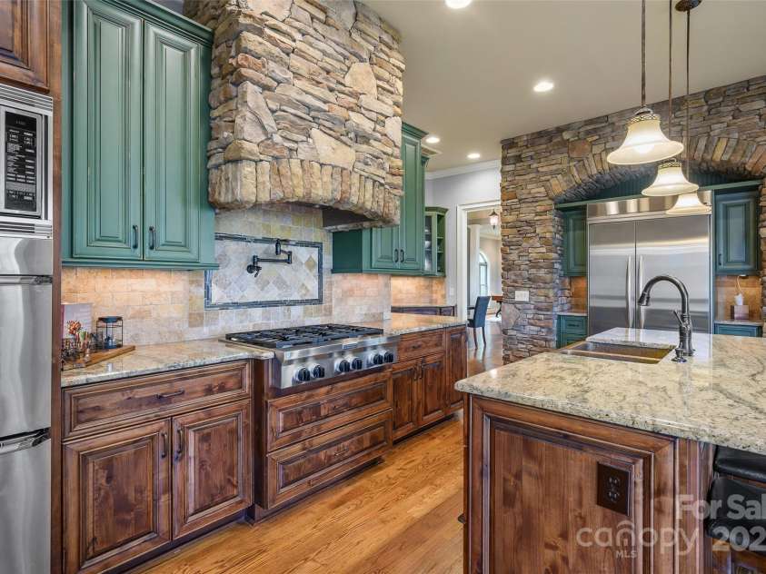 135 Frostcliff Lane, Mooresville, NC 28117.  MLS# CAR4240734, YatesRealty ID 18049. 
