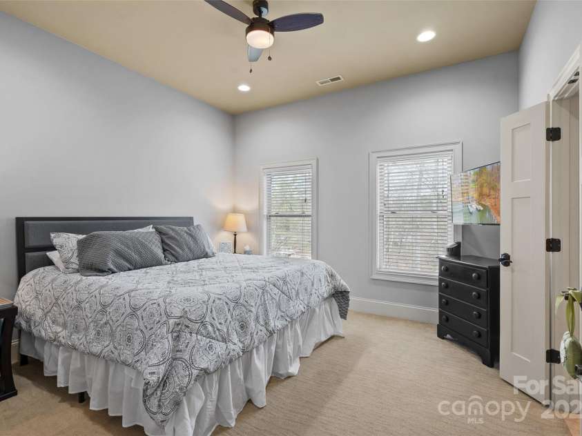135 Frostcliff Lane, Mooresville, NC 28117.  MLS# CAR4240734, YatesRealty ID 18049. 
