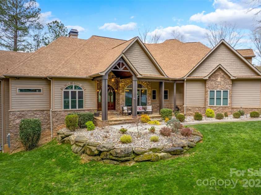 135 Frostcliff Lane, Mooresville, NC 28117.  MLS# CAR4240734, YatesRealty ID 18049. 