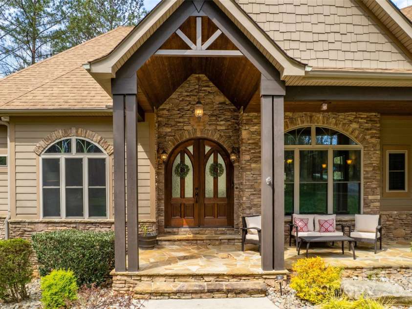 135 Frostcliff Lane, Mooresville, NC 28117.  MLS# CAR4240734, YatesRealty ID 18049. 