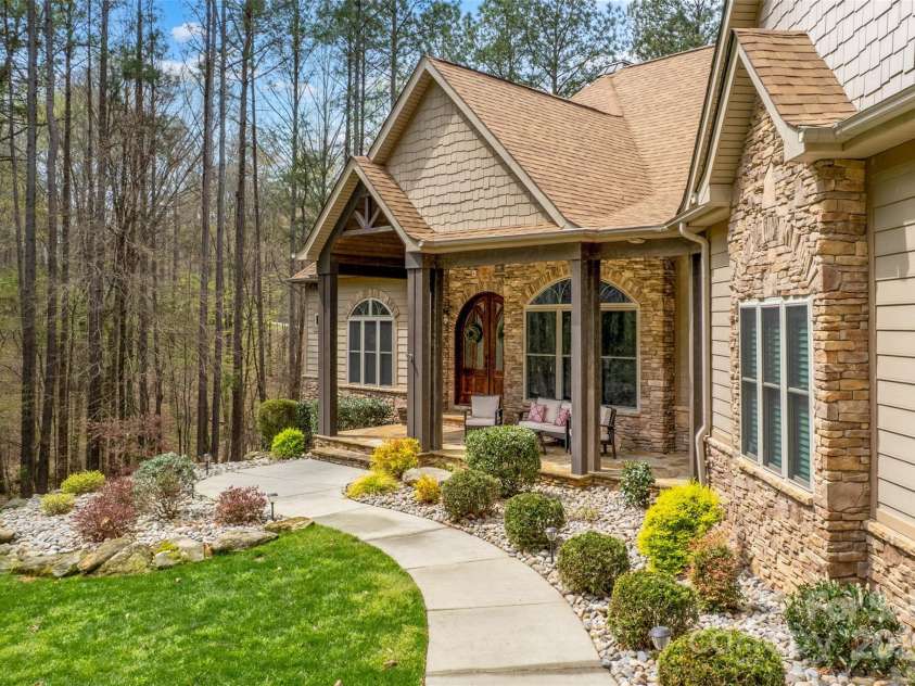 135 Frostcliff Lane, Mooresville, NC 28117.  MLS# CAR4240734, YatesRealty ID 18049. 