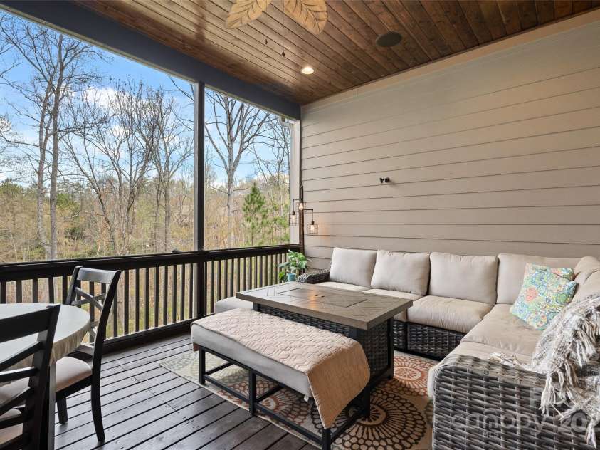 135 Frostcliff Lane, Mooresville, NC 28117.  MLS# CAR4240734, YatesRealty ID 18049. 