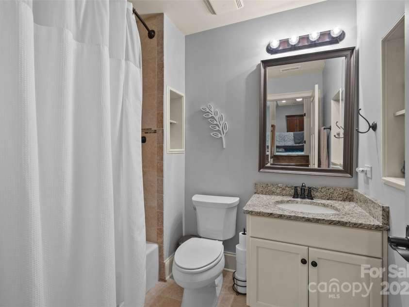 135 Frostcliff Lane, Mooresville, NC 28117.  MLS# CAR4240734, YatesRealty ID 18049. 
