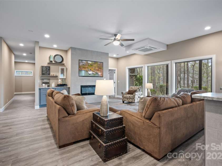 135 Frostcliff Lane, Mooresville, NC 28117.  MLS# CAR4240734, YatesRealty ID 18049. 