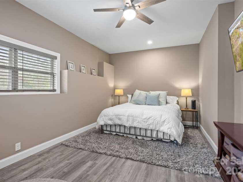 135 Frostcliff Lane, Mooresville, NC 28117.  MLS# CAR4240734, YatesRealty ID 18049. 