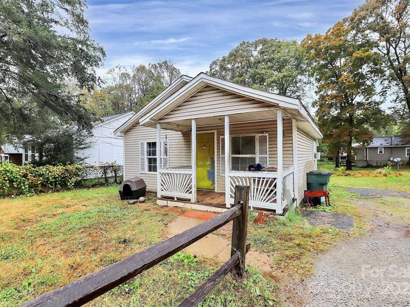 1104 Davidson Avenue, Gastonia, NC 28052.  MLS# CAR4315160, YatesRealty ID 1805. 