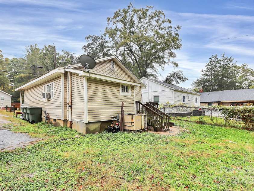 1104 Davidson Avenue, Gastonia, NC 28052.  MLS# CAR4315160, YatesRealty ID 1805. 