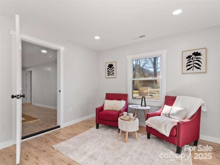 1109 Prestonwood Drive, Hendersonville, NC 28739.  MLS# CAR4330325, YatesRealty ID 1805. 