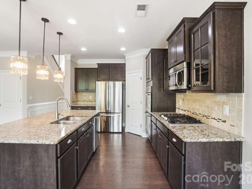 9407 Inverness Bay Road, Charlotte, NC 28278.  MLS# CAR4375072, YatesRealty ID 18050. 