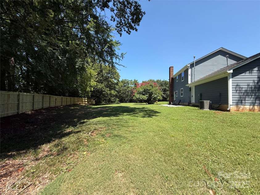 1640 English Knoll Drive, Matthews, NC 28105.  MLS# CAR4249167, YatesRealty ID 18051. Exterior side view of back yard