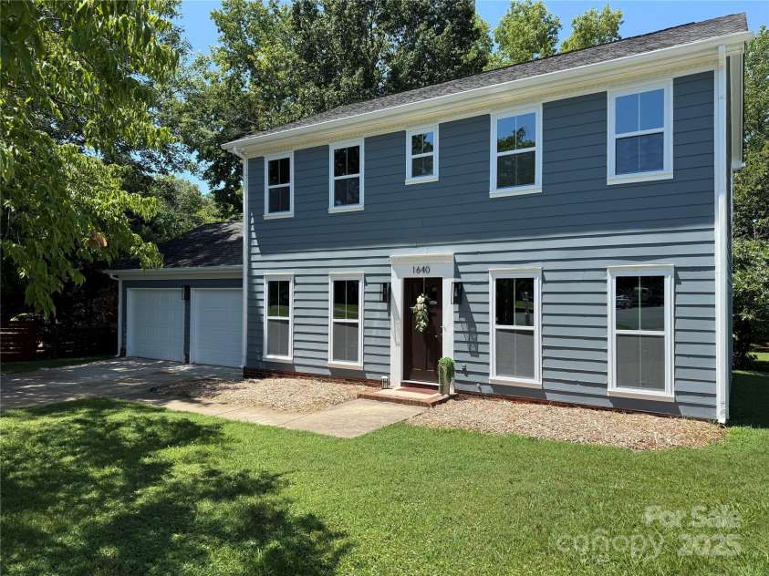 1640 English Knoll Drive, Matthews, NC 28105.  MLS# CAR4249167, YatesRealty ID 18051. Front of home