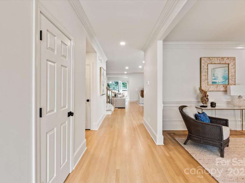 5917 Bridger Court, Charlotte, NC 28211.  MLS# CAR4262834, YatesRealty ID 18053. 