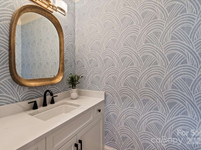 5917 Bridger Court, Charlotte, NC 28211.  MLS# CAR4262834, YatesRealty ID 18053. 