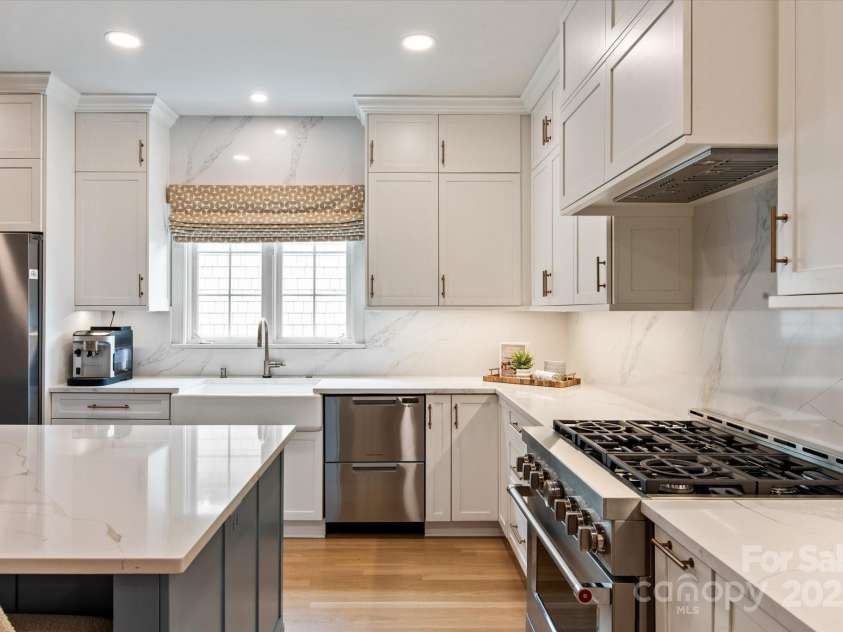 5917 Bridger Court, Charlotte, NC 28211.  MLS# CAR4262834, YatesRealty ID 18053. 