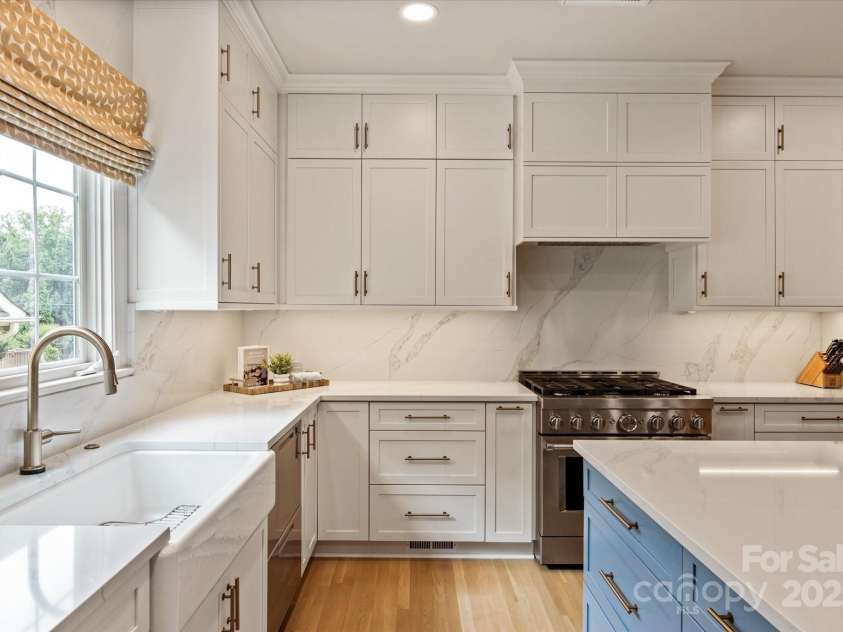 5917 Bridger Court, Charlotte, NC 28211.  MLS# CAR4262834, YatesRealty ID 18053. 