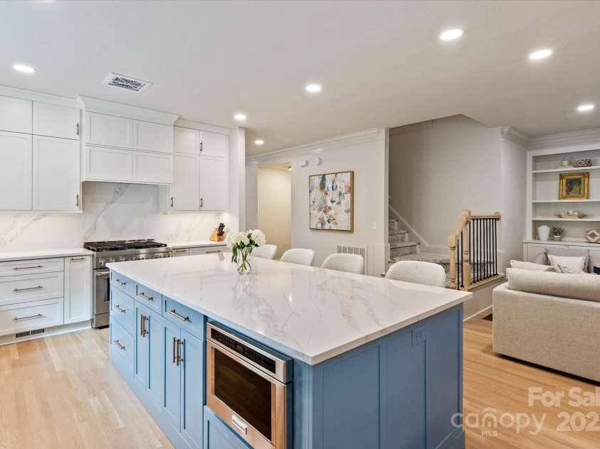 5917 Bridger Court, Charlotte, NC 28211.  MLS# CAR4262834, YatesRealty ID 18053. 