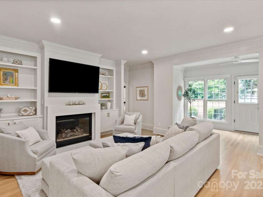 5917 Bridger Court, Charlotte, NC 28211.  MLS# CAR4262834, YatesRealty ID 18053. 