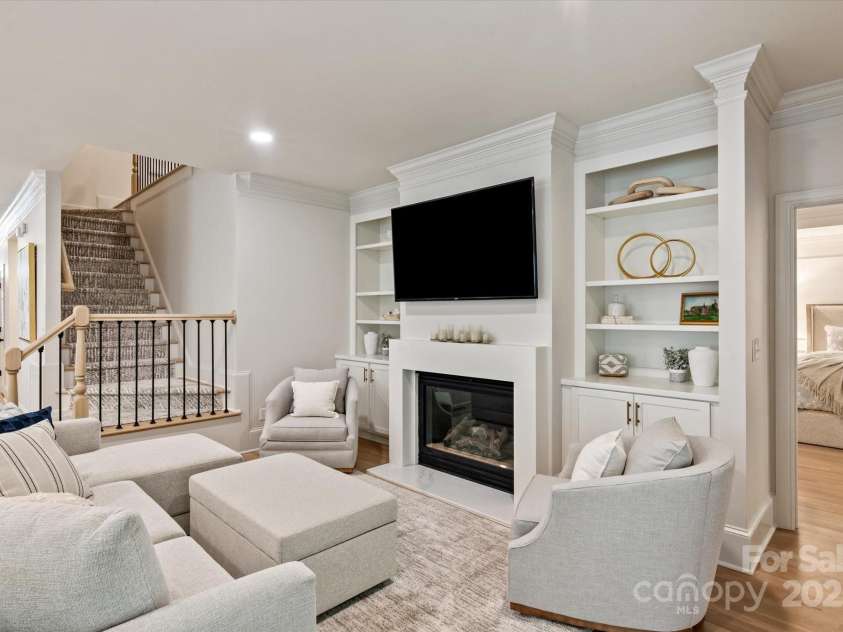 5917 Bridger Court, Charlotte, NC 28211.  MLS# CAR4262834, YatesRealty ID 18053. 