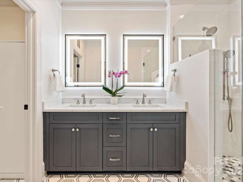 5917 Bridger Court, Charlotte, NC 28211.  MLS# CAR4262834, YatesRealty ID 18053. 