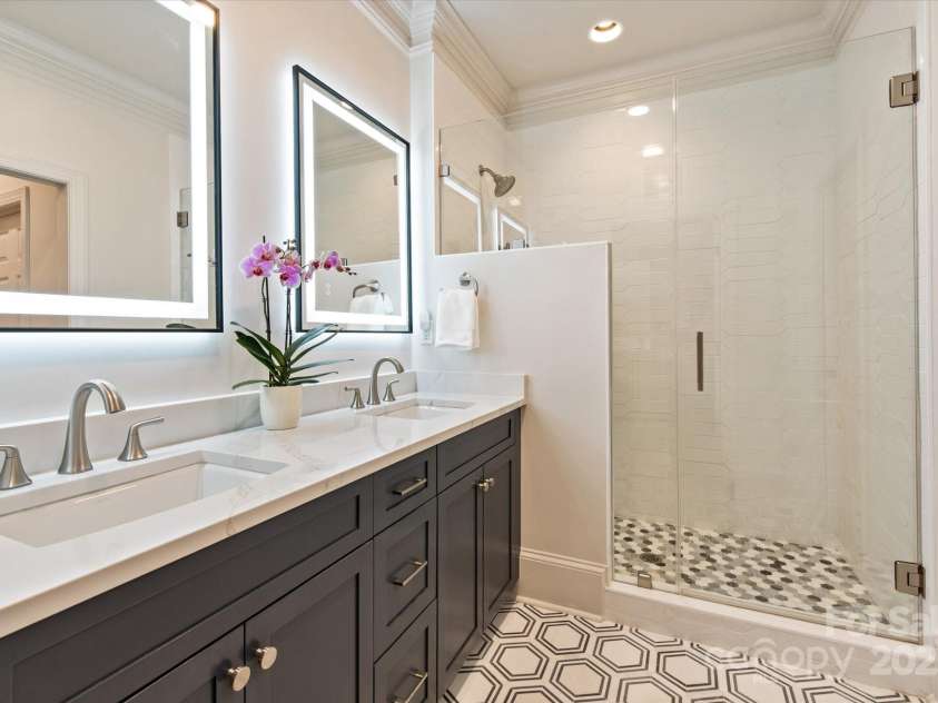 5917 Bridger Court, Charlotte, NC 28211.  MLS# CAR4262834, YatesRealty ID 18053. 