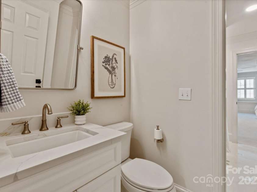 5917 Bridger Court, Charlotte, NC 28211.  MLS# CAR4262834, YatesRealty ID 18053. 