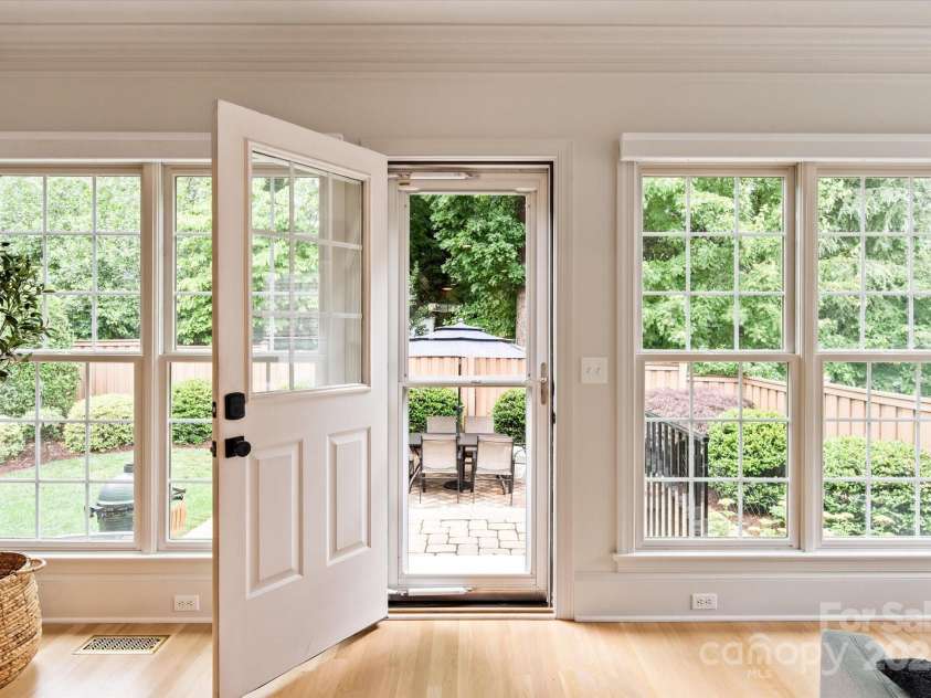 5917 Bridger Court, Charlotte, NC 28211.  MLS# CAR4262834, YatesRealty ID 18053. 