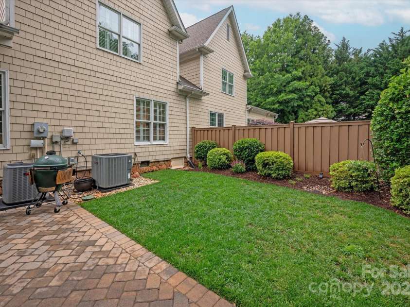 5917 Bridger Court, Charlotte, NC 28211.  MLS# CAR4262834, YatesRealty ID 18053. 