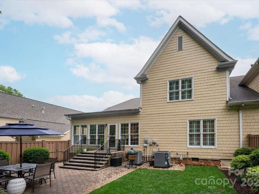 5917 Bridger Court, Charlotte, NC 28211.  MLS# CAR4262834, YatesRealty ID 18053. 