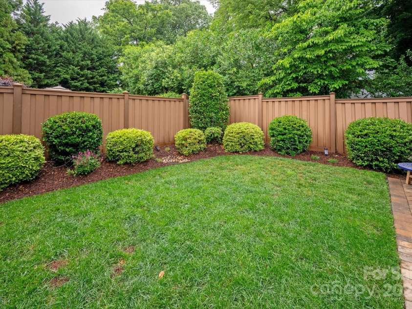 5917 Bridger Court, Charlotte, NC 28211.  MLS# CAR4262834, YatesRealty ID 18053. 
