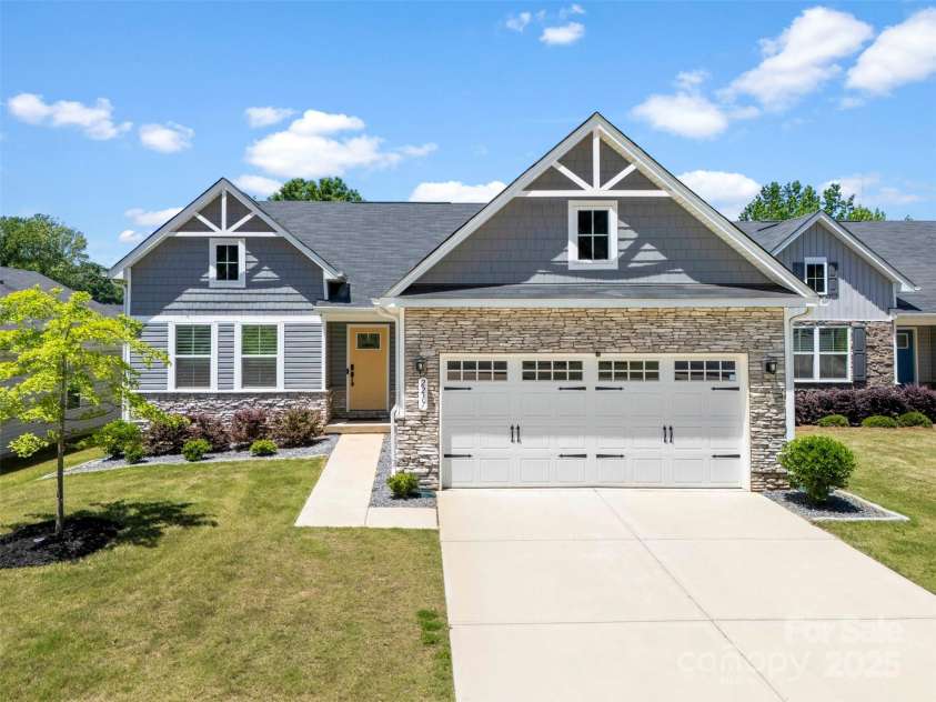 2217 Goldwood Drive, Charlotte, NC 28215.  MLS# CAR4263973, YatesRealty ID 18054. 