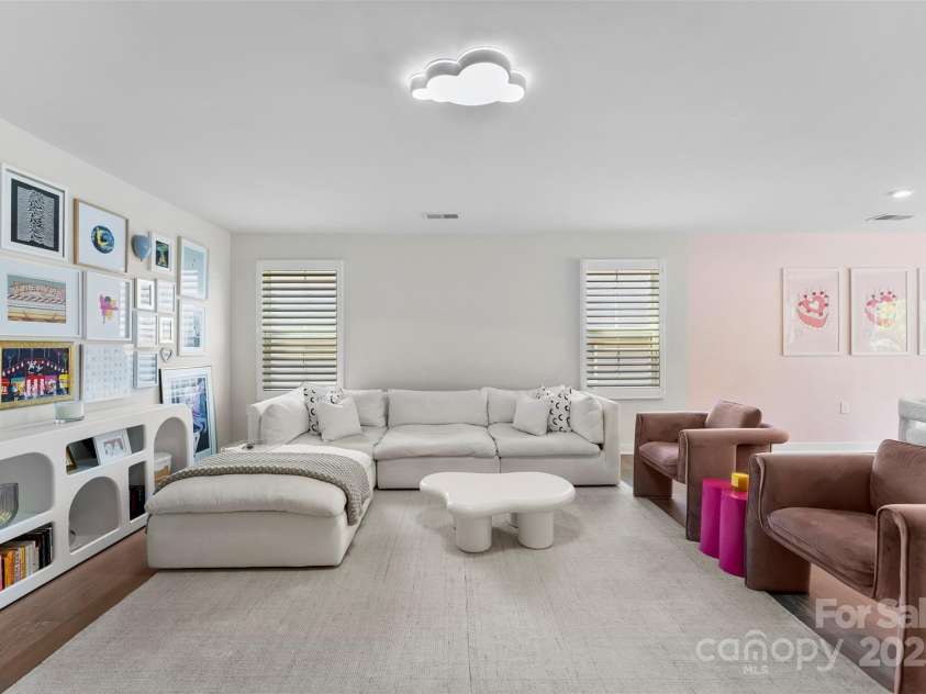 2217 Goldwood Drive, Charlotte, NC 28215.  MLS# CAR4263973, YatesRealty ID 18054. 