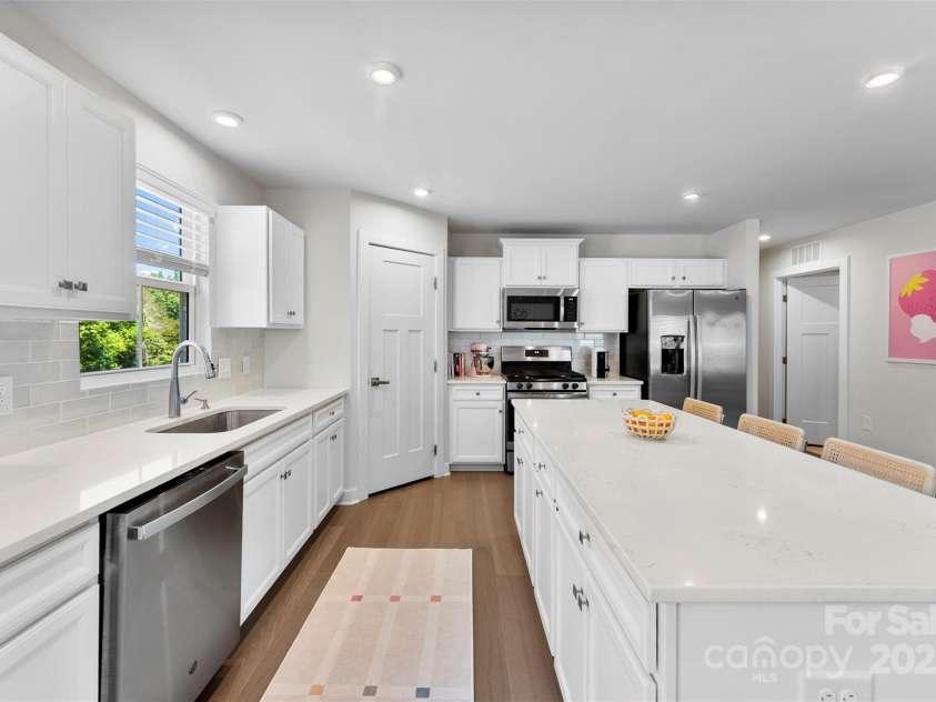 2217 Goldwood Drive, Charlotte, NC 28215.  MLS# CAR4263973, YatesRealty ID 18054. 
