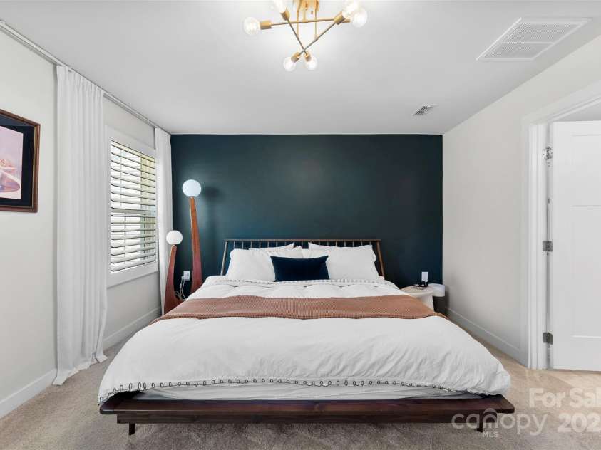 2217 Goldwood Drive, Charlotte, NC 28215.  MLS# CAR4263973, YatesRealty ID 18054. 
