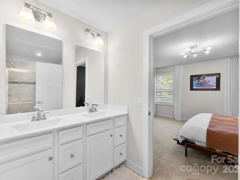 2217 Goldwood Drive, Charlotte, NC 28215.  MLS# CAR4263973, YatesRealty ID 18054. 