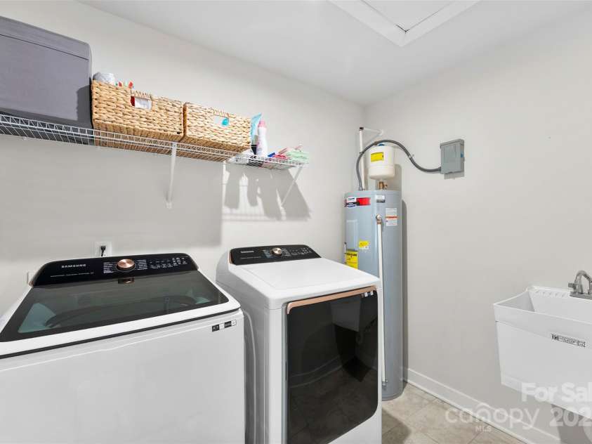 2217 Goldwood Drive, Charlotte, NC 28215.  MLS# CAR4263973, YatesRealty ID 18054. 