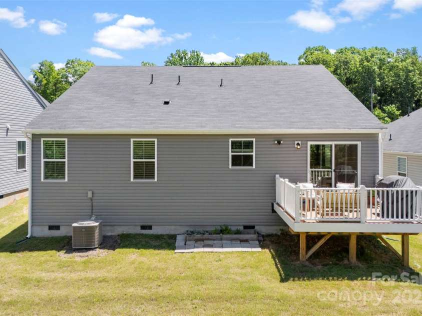 2217 Goldwood Drive, Charlotte, NC 28215.  MLS# CAR4263973, YatesRealty ID 18054. 