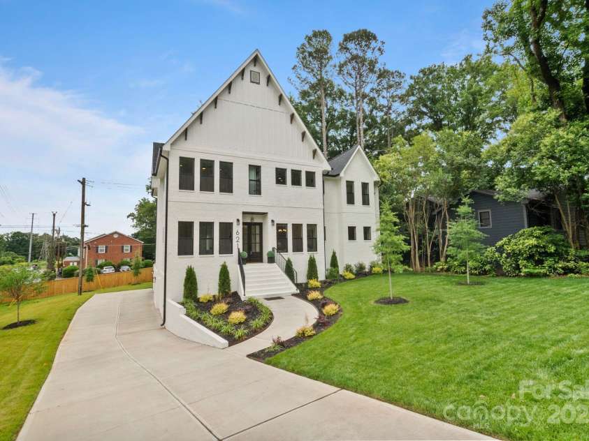 621 Poindexter Drive, Charlotte, NC 28209.  MLS# CAR4261024, YatesRealty ID 18055. 