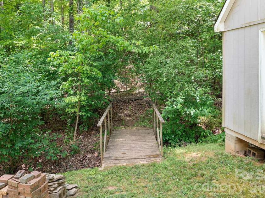 199 Buckingham Place Road, Mooresville, NC 28115.  MLS# CAR4371277, YatesRealty ID 18056. 