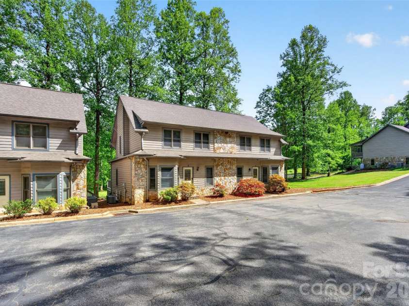 307 Blue Ridge Drive, Marion, NC 28752.  MLS# CAR4371720, YatesRealty ID 18058. 