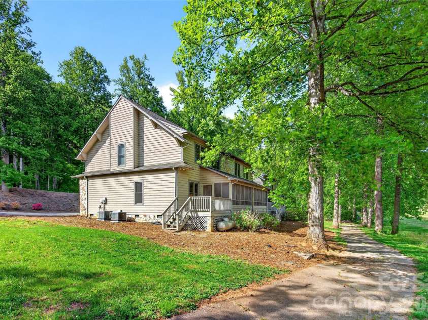 307 Blue Ridge Drive, Marion, NC 28752.  MLS# CAR4371720, YatesRealty ID 18058. 