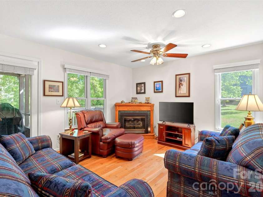 307 Blue Ridge Drive, Marion, NC 28752.  MLS# CAR4371720, YatesRealty ID 18058. 