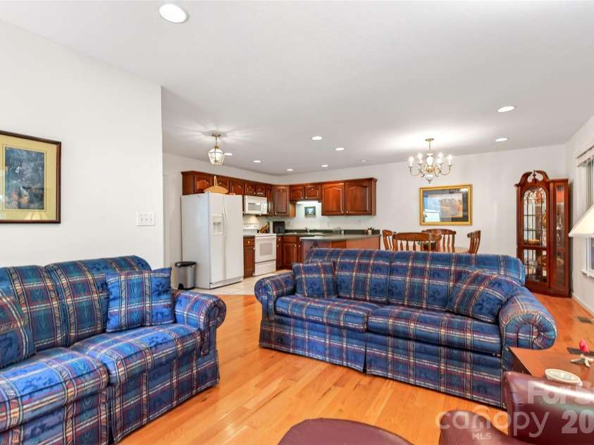 307 Blue Ridge Drive, Marion, NC 28752.  MLS# CAR4371720, YatesRealty ID 18058. 