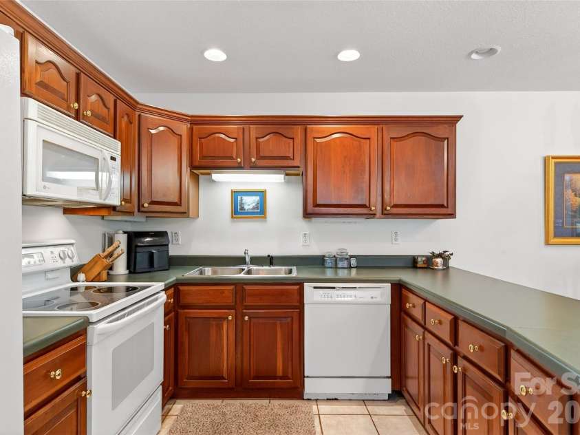 307 Blue Ridge Drive, Marion, NC 28752.  MLS# CAR4371720, YatesRealty ID 18058. 