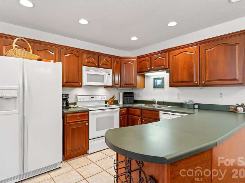 307 Blue Ridge Drive, Marion, NC 28752.  MLS# CAR4371720, YatesRealty ID 18058. 